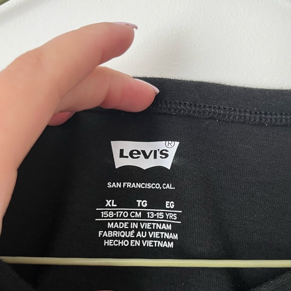 LEVI’S Graphic Tee - Picture 2 of 2